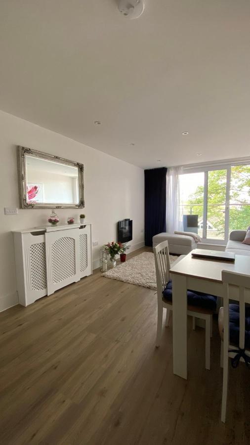 Modern Central Flat With Balcony & Free Parking On-Site Борнмут Экстерьер фото