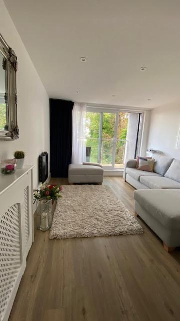 Modern Central Flat With Balcony & Free Parking On-Site Борнмут Экстерьер фото